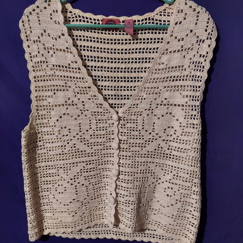 Vintage Knit Crochet Sleeveless Floral Vest in Cream